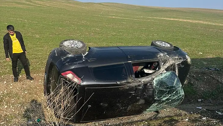 Diyarbakır'da otomobil takla attı