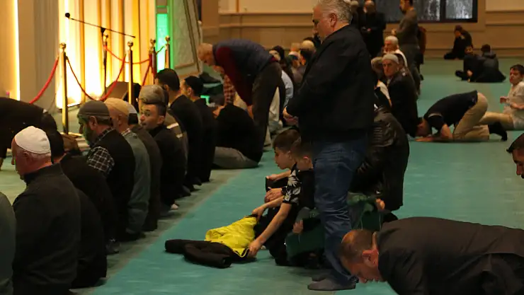 Diyarbakır'da Ramazan'ın son teravih namazı coşkuyla eda edildi