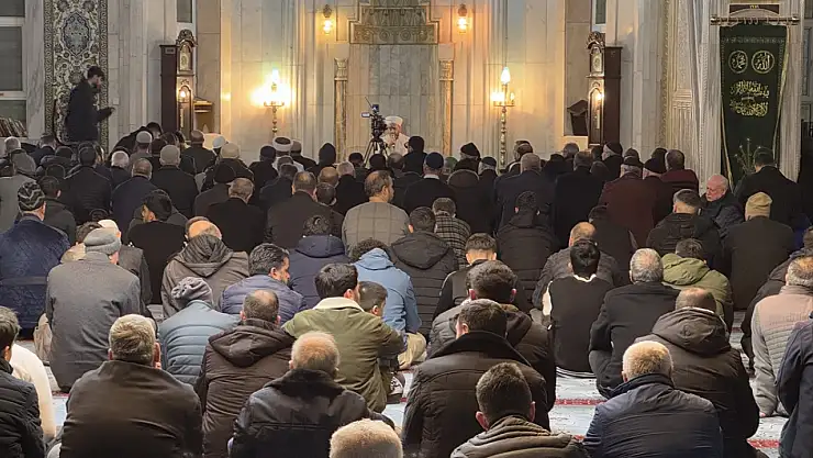 Diyarbakır'da Regaip Kandili dualarla idrak edildi