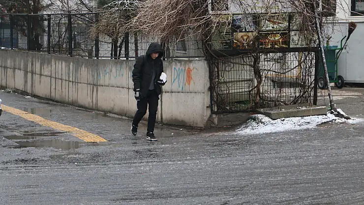 Diyarbakır'ın o ilçesinde eğitime kar engeli