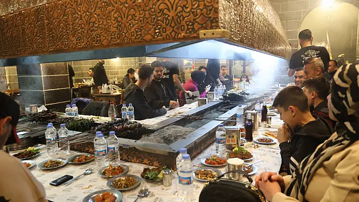 Diyarbakırlılar Ramazan'da da ciğer keyfinden vazgeçmiyor