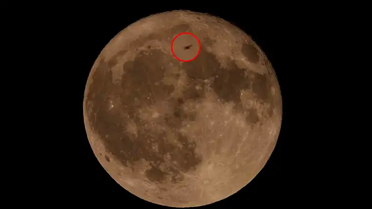 Doğa Fotoğrafçısı, Dolunayın Görkemiyle Birlikte Uluslararası Uzay İstasyonu'nu Fark Etti!