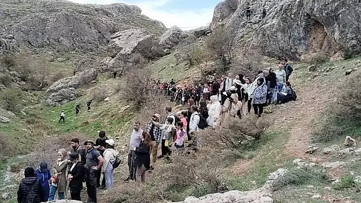 Doğa yürüyüşü için bir araya geldiler