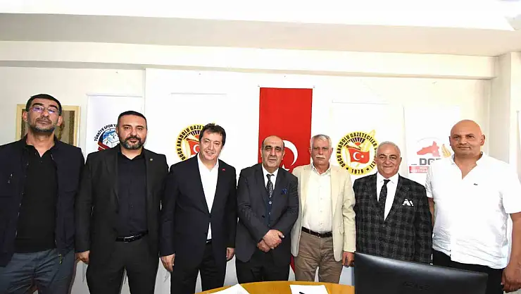 Doğu Anadolu Gazeteciler Federasyonu'na İrfan Tarakçıoğlu başkan seçildi