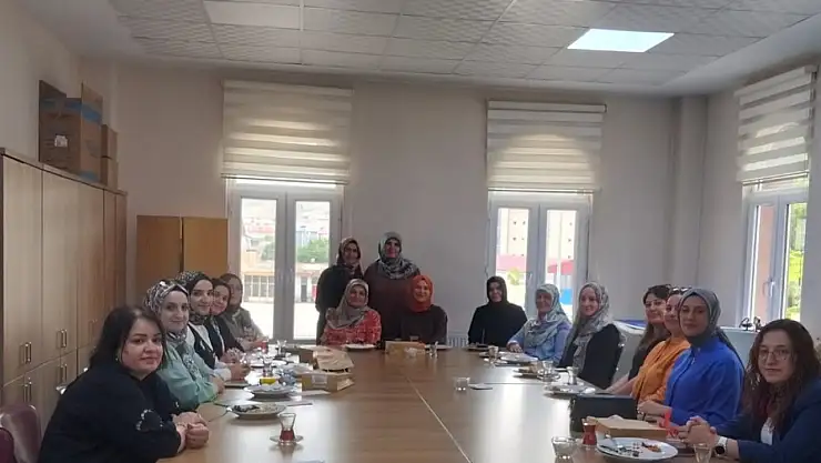 Doğubayazıt Aile Destek Merkezi'nde aile temalı sıcak buluşma