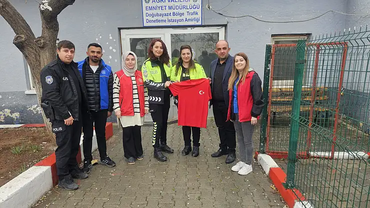 Doğubayazıt Gençlik Merkezi'nden emniyete polis haftası ziyareti