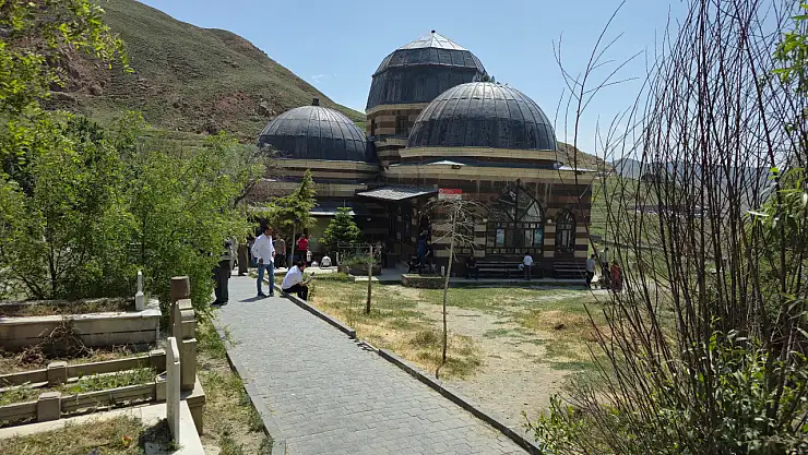 Doğubayazıt'ın manevi kalbi bayramda bir kez daha doldu