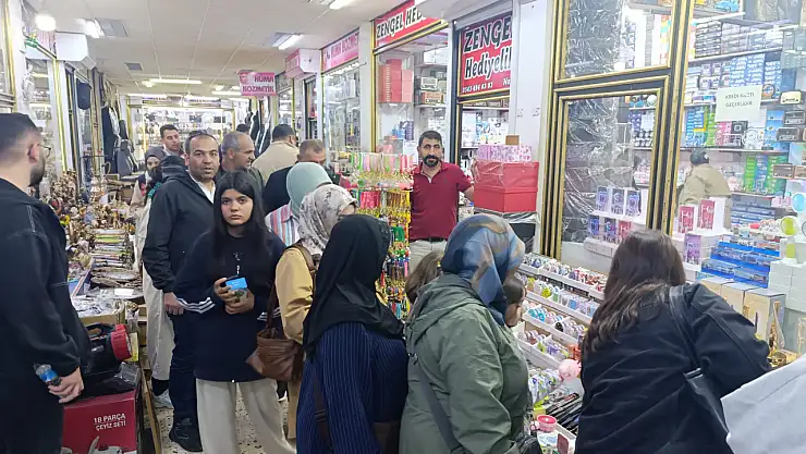 Doğubayazıt'ın ünlü pasajları bayramda dolup taştı
