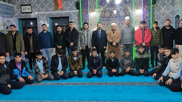 Doğubayazıt Müftülüğü gençlerle sabah namazında buluştu