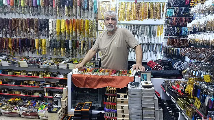 Doğubayazıt pasajlarında bijuteri ve tespih ürünlerine ilgi her geçen gün artıyor