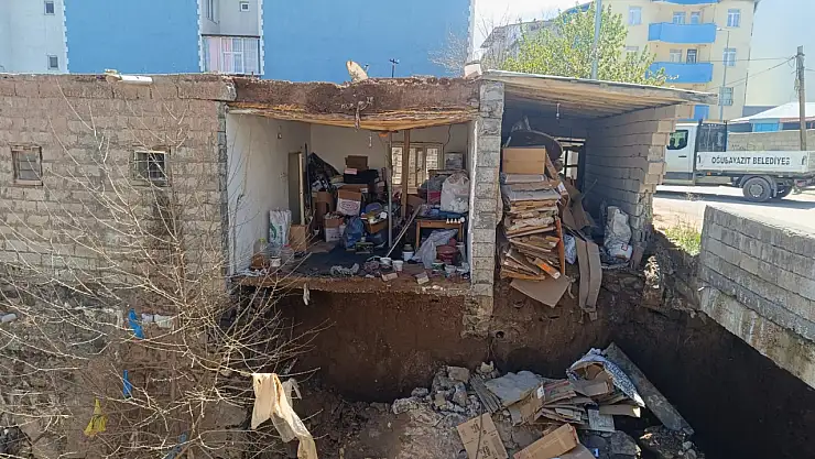 Doğubayazıt'ta aşırı yağışlar sonrası köprü yeniden yapılıyor