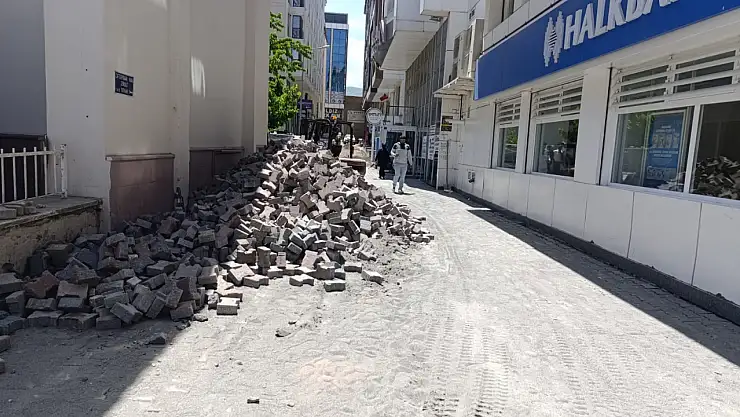 Doğubayazıt'ta bozulan yollar yenileniyor
