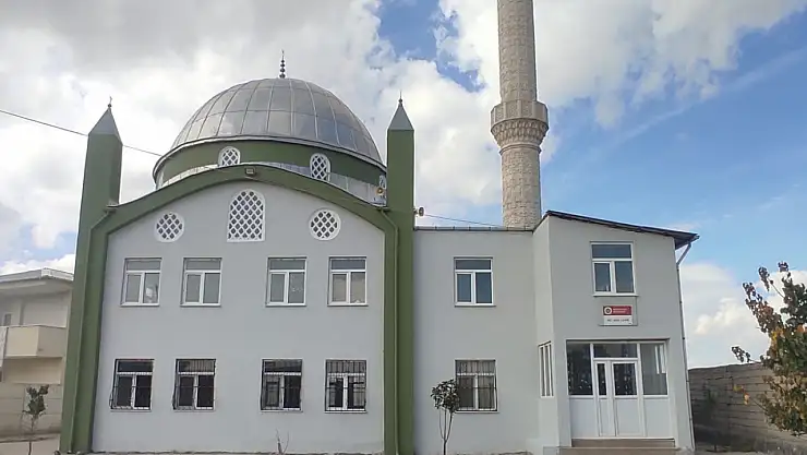 Doğubayazıt'ta cami bakım çalışmaları hız kesmeden devam ediyor