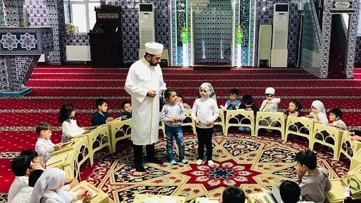 Doğubayazıt'ta camiler yaz boyunca çocuk sesleriyle şenlenecek