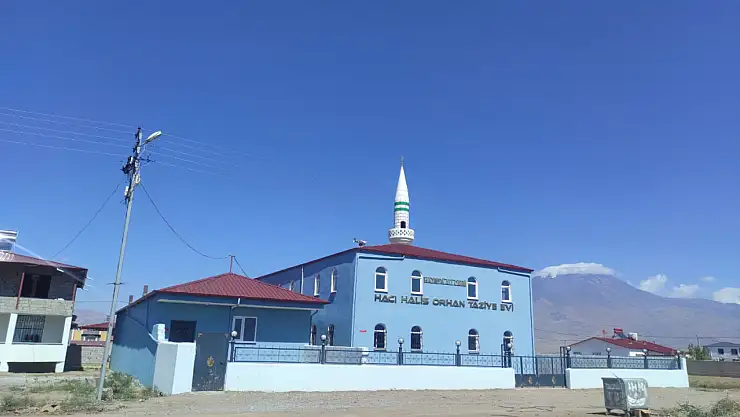 Doğubayazıt'ta caminin minaresi hayırsever katkılarıyla tamamlandı