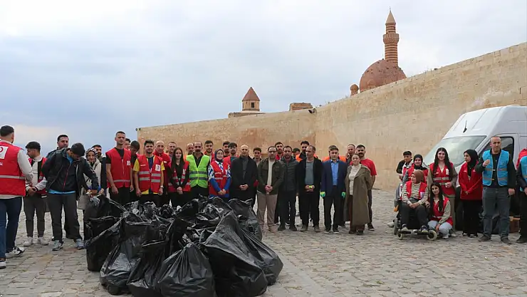Doğubayazıt'ta çevre bilinci için kollar sıvandı