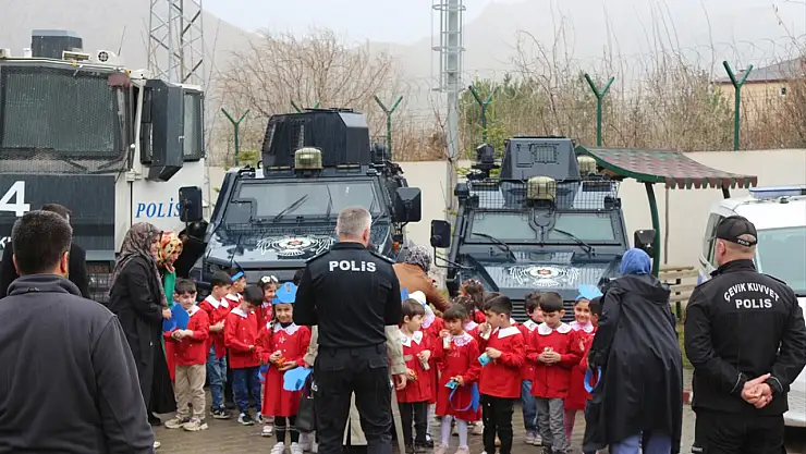 Doğubayazıt'ta çocuklar polislik mesleğini tanıdı