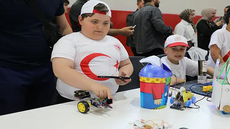 Doğubayazıt'ta gençler resimden robotiğe, spordan ödüle koştu