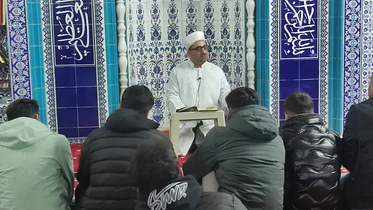 Doğubayazıt'ta gençler sabah namazında buluştu