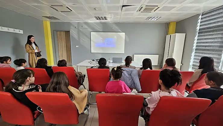 Doğubayazıt'ta gençler sinema gününde bir araya geldi