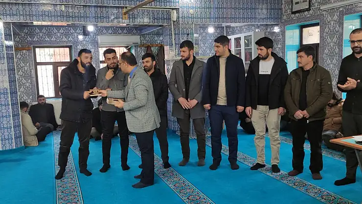 Doğubayazıt'ta gençlik projelerine emek veren din görevlileri unutulmadı