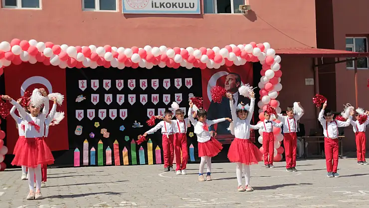 Doğubayazıt'ta ilköğretim haftası renkli etkinliklerle kutlandı
