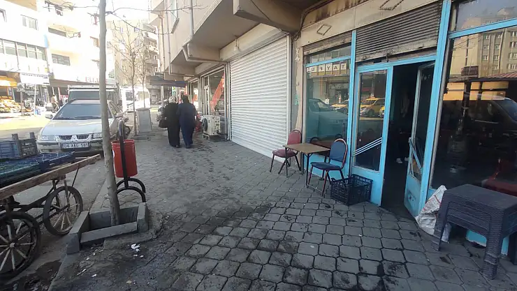 Doğubayazıt'ta kaldırım düzenlemeleri devam ediyor