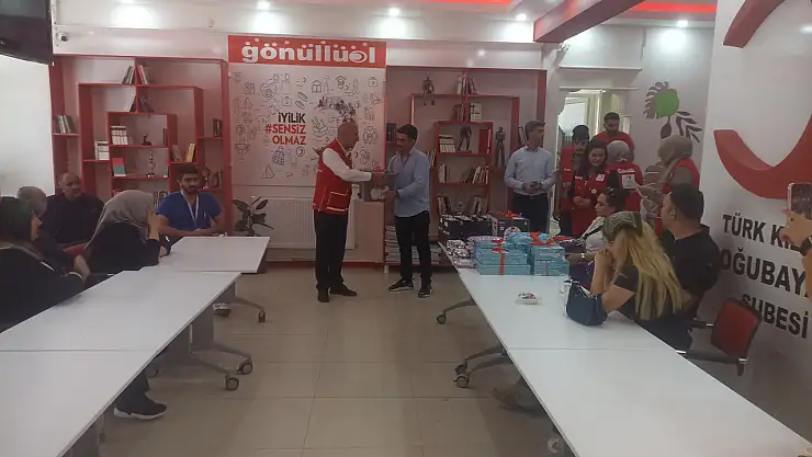 Doğubayazıt'ta kan bağışlayan vatandaşlara Kızılay'dan jest