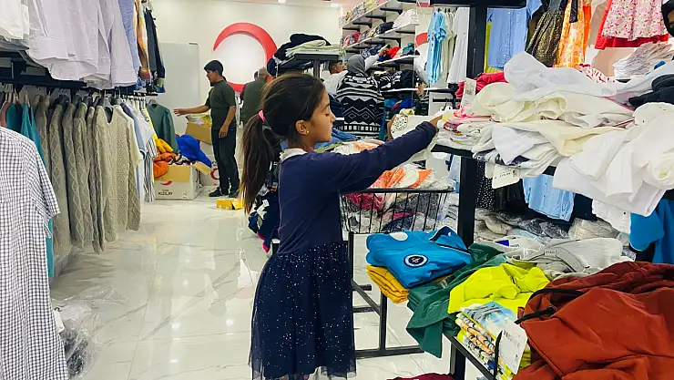 Doğubayazıt'ta Kızılay'ın butik mağazası yüzleri güldürüyor