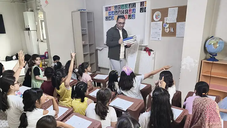 Doğubayazıt'ta Kur'an-ı Kerim'e geçen öğrencilere sürpriz ziyaret