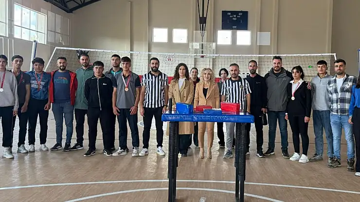 Doğubayazıt'ta liseler arası bilek güreşi turnuvası coşkusu