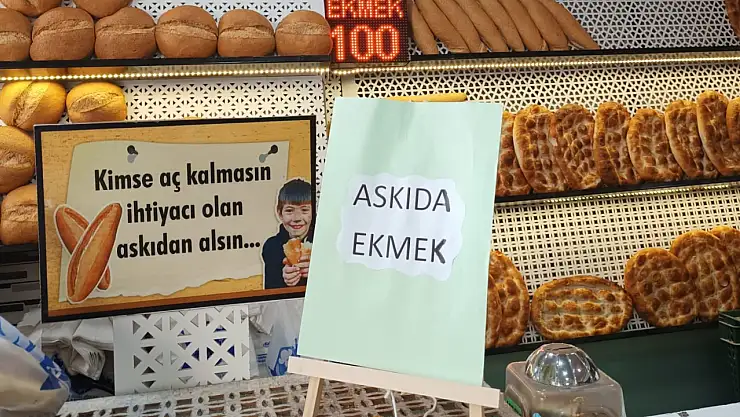 Doğubayazıt'ta minik eller askıya ekmek bıraktı