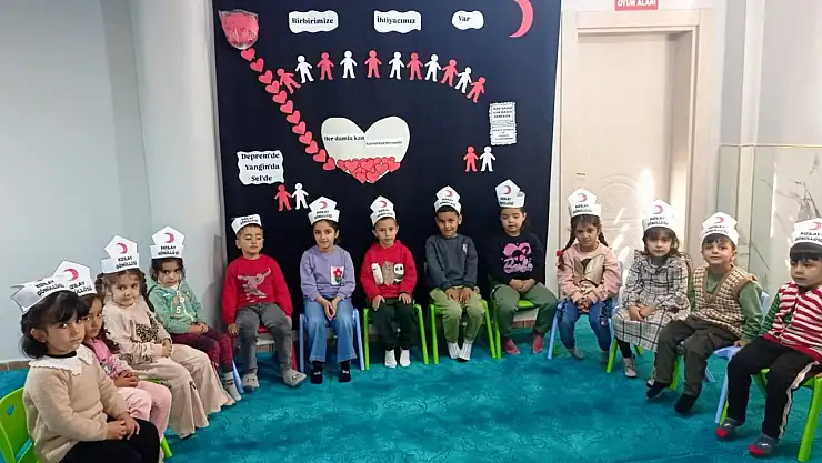 Doğubayazıt'ta miniklere Kızılay sevgisi anlatıldı
