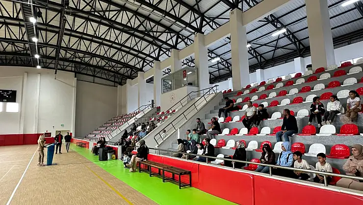 Doğubayazıt'ta öğrencilerin spor yetenekleri ailelerle değerlendirildi
