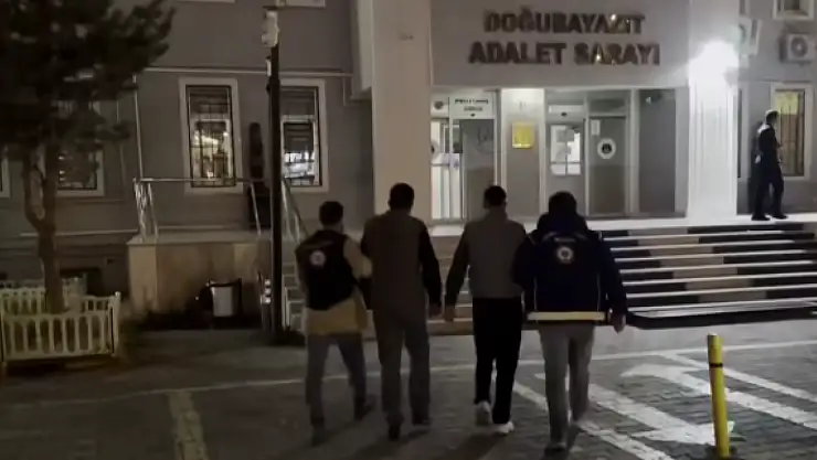 Doğubayazıt'ta polis takibi sonuç verdi: Düzensiz göçmenler yakalandı