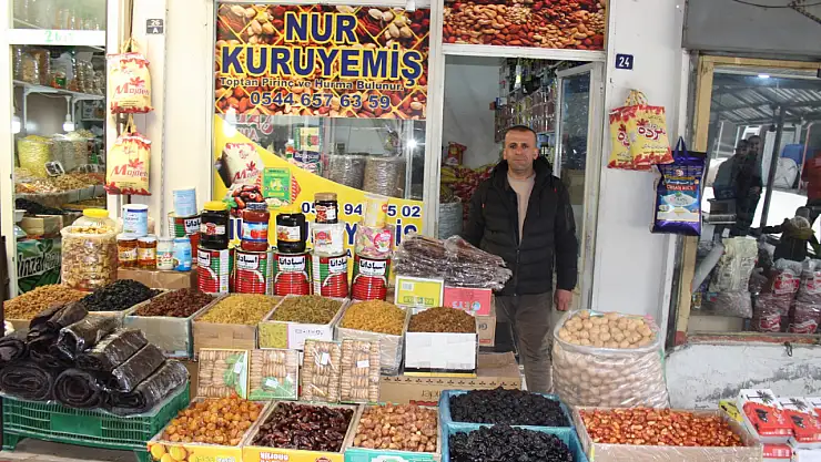 Doğubayazıt'ta şeker ve kuruyemiş tezgahları bayram için hazırlanıyor