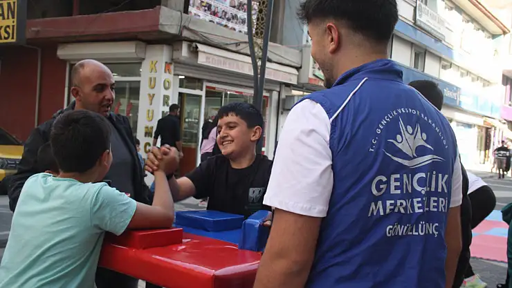 Doğubayazıt'ta sporun kalbi caddede attı