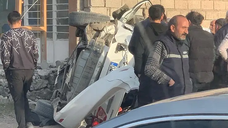 Doğubayazıt'ta takla atan araçta 1 kişi ağır yaralandı