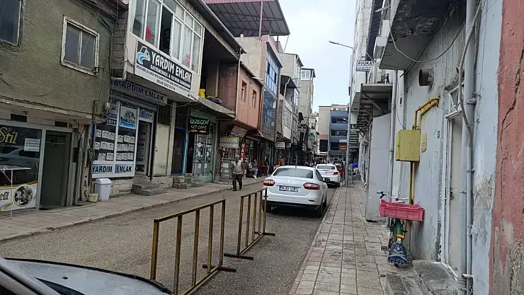 Doğubayazıt'ta Temmuz yağmuru ve rüzgar vatandaşları şaşırttı