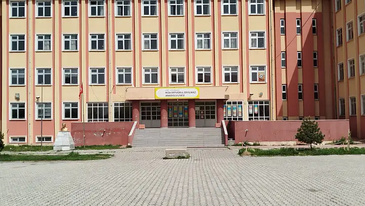 Doğubayazıt Rıza Ertuğrul Eryılmaz Lisesi TYT denemesinde başarısıyla dikkat çekti
