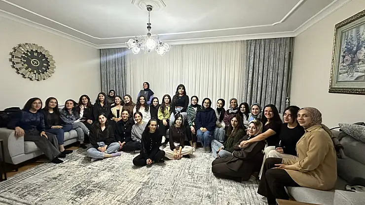 Doğubayazıt'ta üniversite öğrencileri aile sıcaklığında bir araya geldi