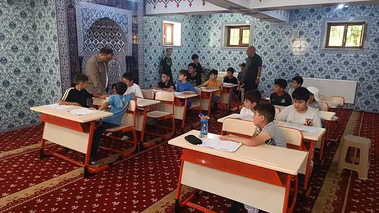 Doğubayazıt'ta yaz Kur'an kurslarında çocuklara temel dini bilgiler kazandırılıyor