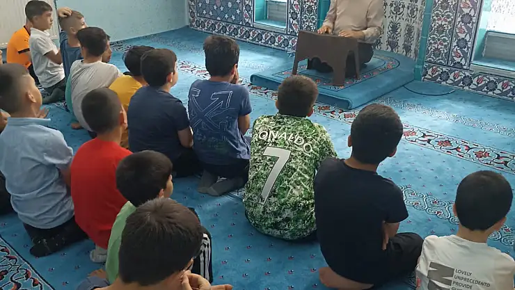 Doğubayazıt'ta yaz Kur'an kursu öğrencilerine çevre ve mahremiyet bilinci eğitimi