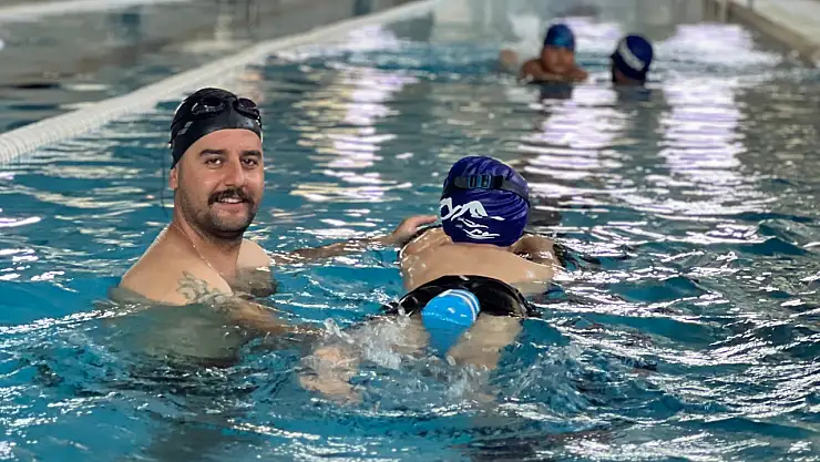 Doğubayazıt'ta yaz spor okulları kapsamında yüzme kursları büyük ilgi görüyor