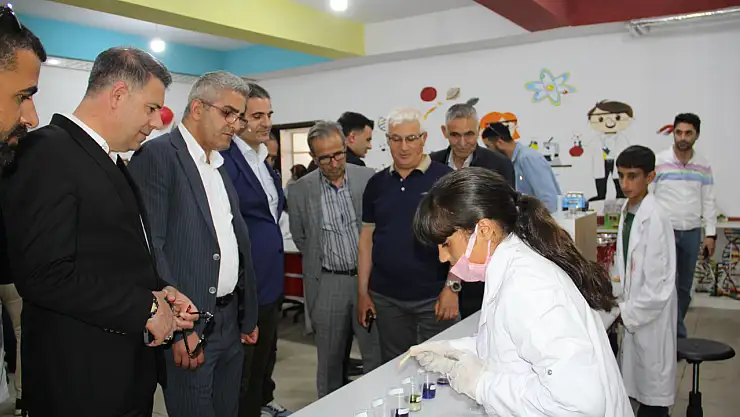 Doğubayazıt'ta yeni kütüphane ve fen laboratuvarı öğrencilerin hizmetinde