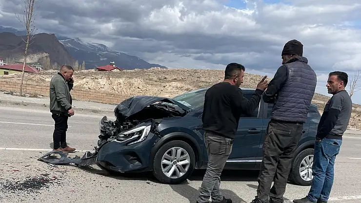 Doğubayazıt'ta zincirleme kaza: 2 kişi yaralandı