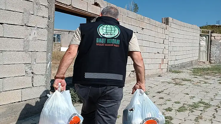 Doğubayazıt Umut Kervanı'ndan yoksul ailelere gıda desteği