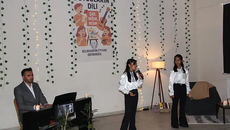 Doğubayazıtlı öğrencilerden yıl sonuna şiir ve sanatla veda