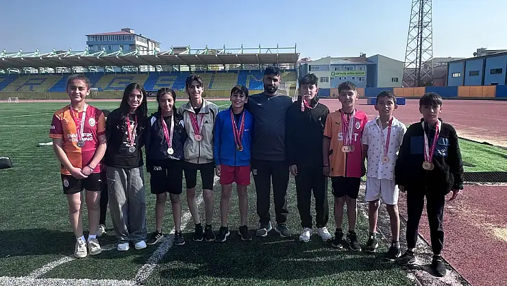 Doğubayazıtlı sporcular madalyaları topladı