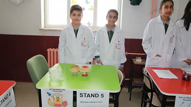 Doğubayazıtta yeni laboratuvar açıldı, öğrenciler ilk deneylerini gerçekleştirdi